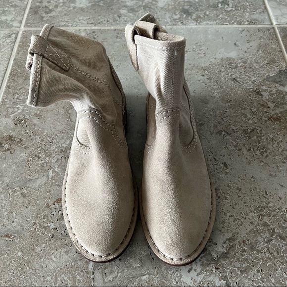 NEW Clarks Cabaret Stage Sand Booties, Suede Ankle Boots Size UK 7D, US 9½M - Picture 13 of 16